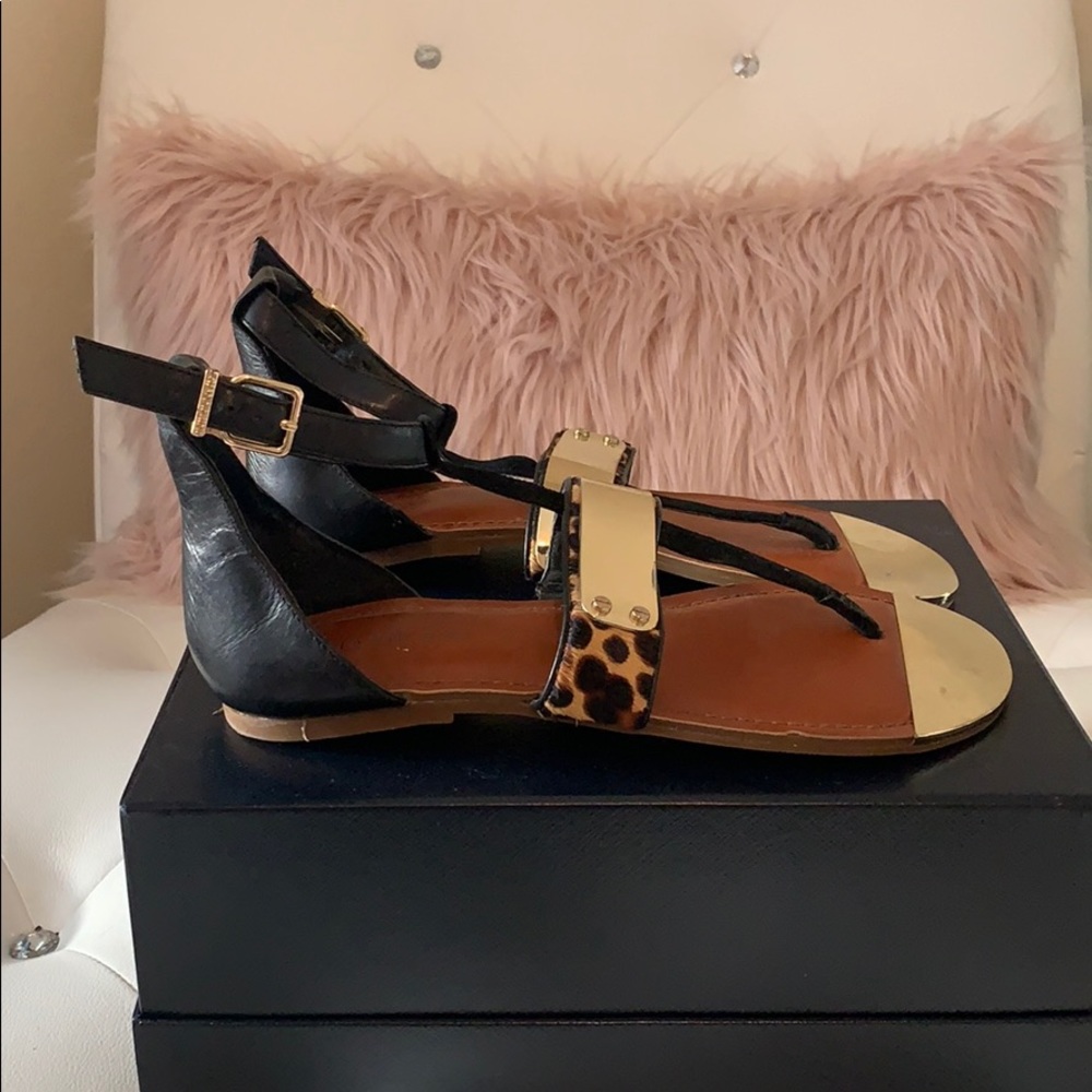 NWOT Gianni Bini T-Strap Cheetah Print Gold Bar Sa - Picture 3 of 8